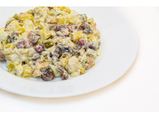 Белковый салат с курицей и шампиньонами